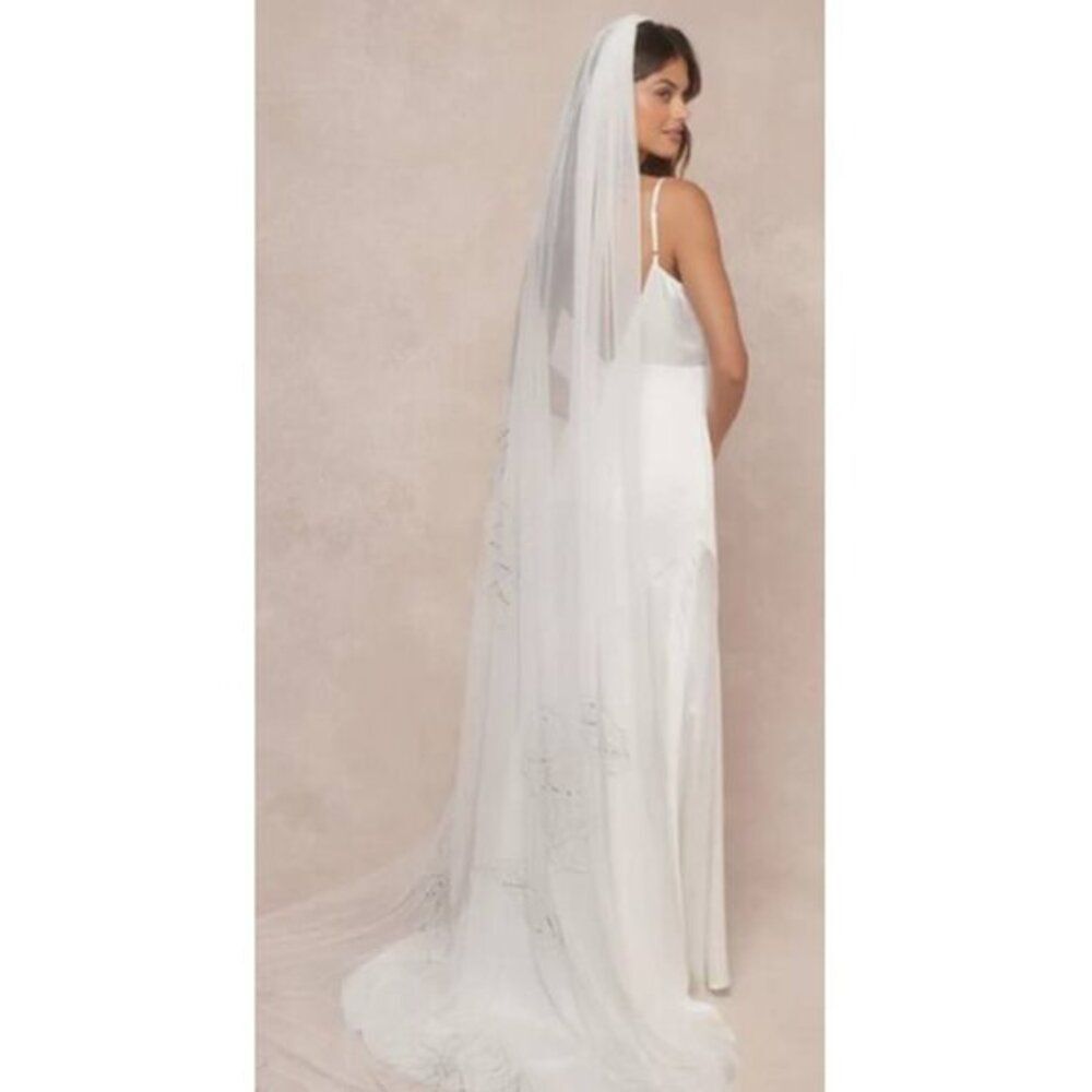 Lulu's White Blissful Adoration White‎ Floral Sequin Floor Length Veil